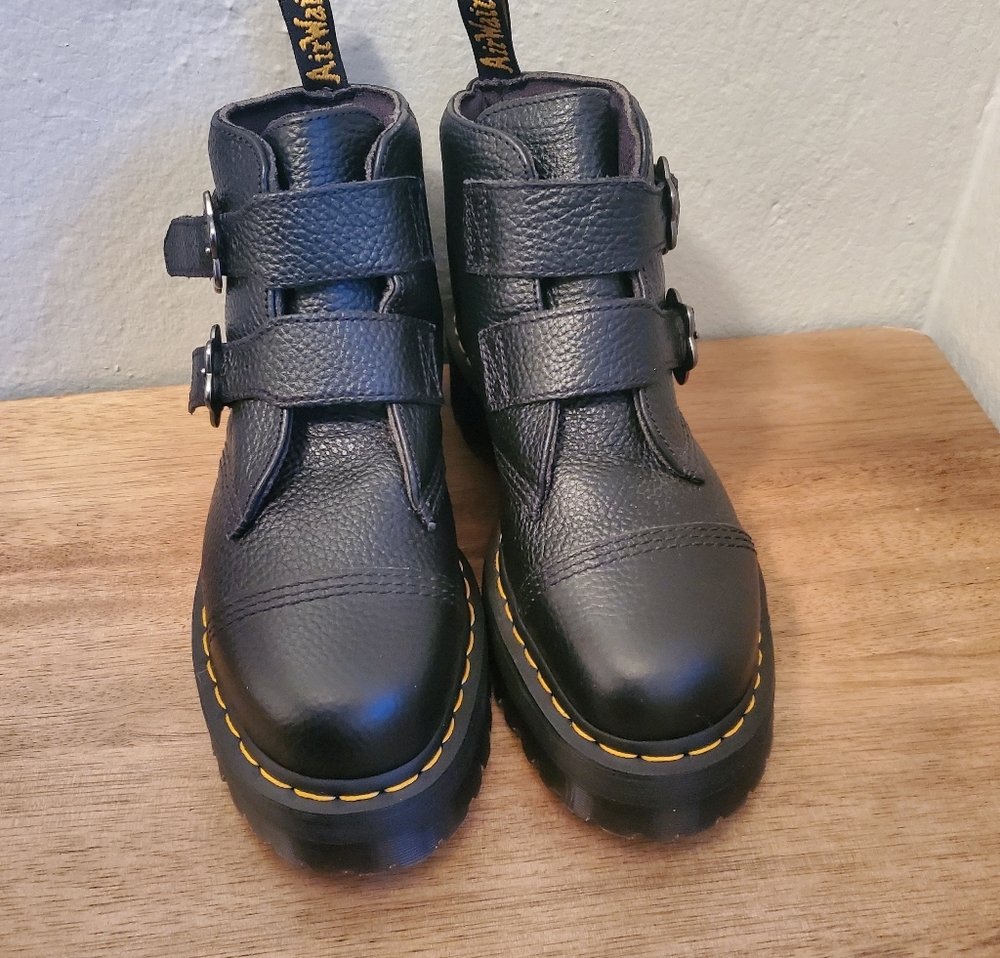 New !!!Dr. Martens Devon Flower Platform Combat Boots Womens Size 11